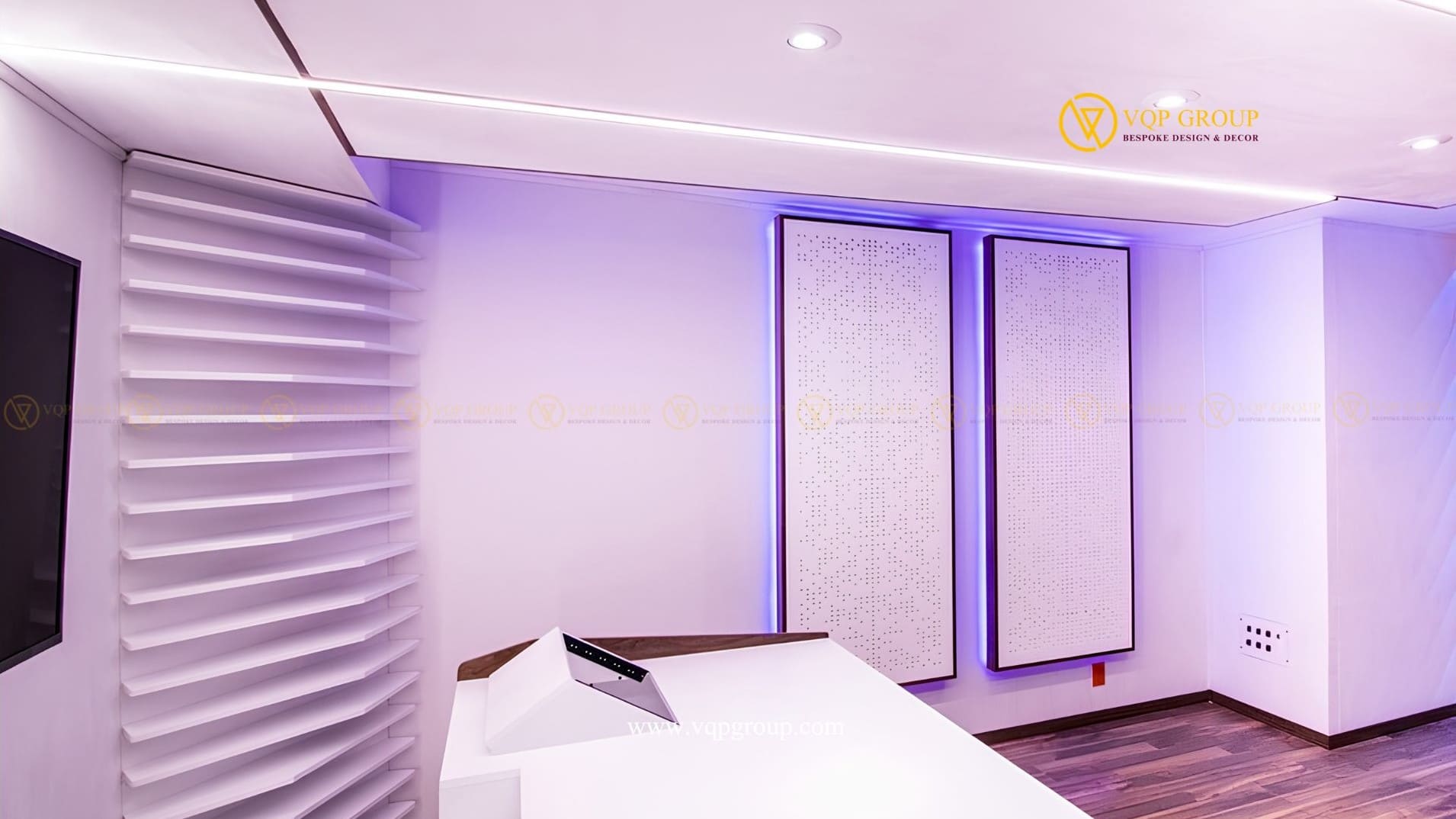 Tấm tiêu âm kết hợp LED tím trong Music Production Studio