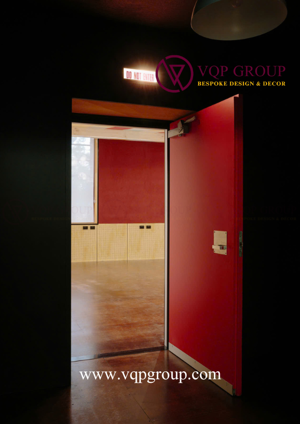 cua-cach-am-chuyen-dung-mau-do-vqp-group