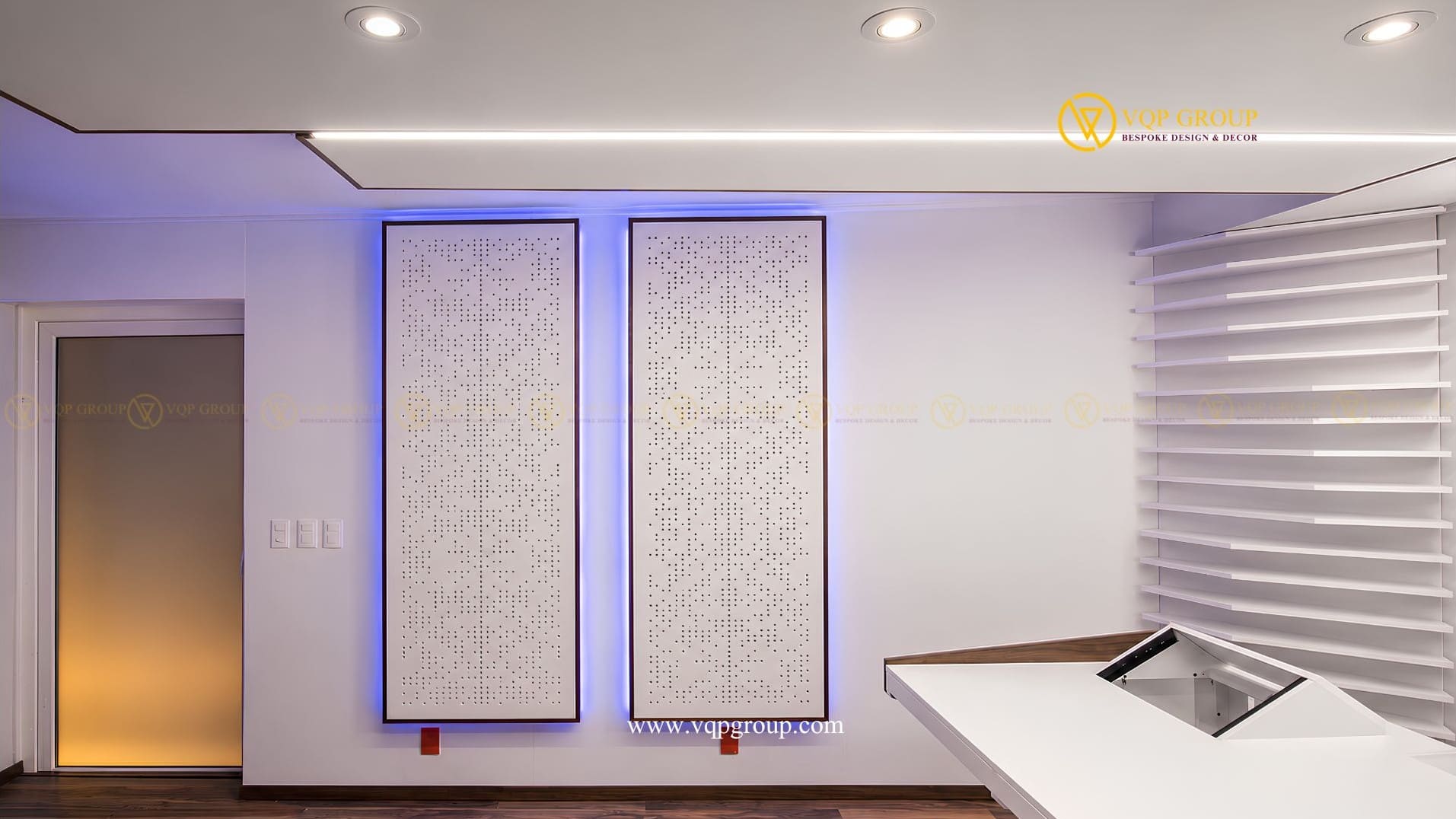 Đèn LED xanh kết hợp tấm tiêu âm phòng thu